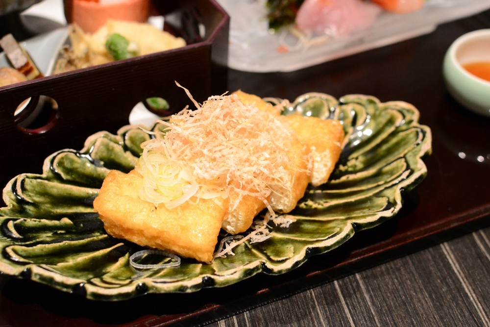 地元で人気！「常太豆腐店」の栃尾の油揚げ。