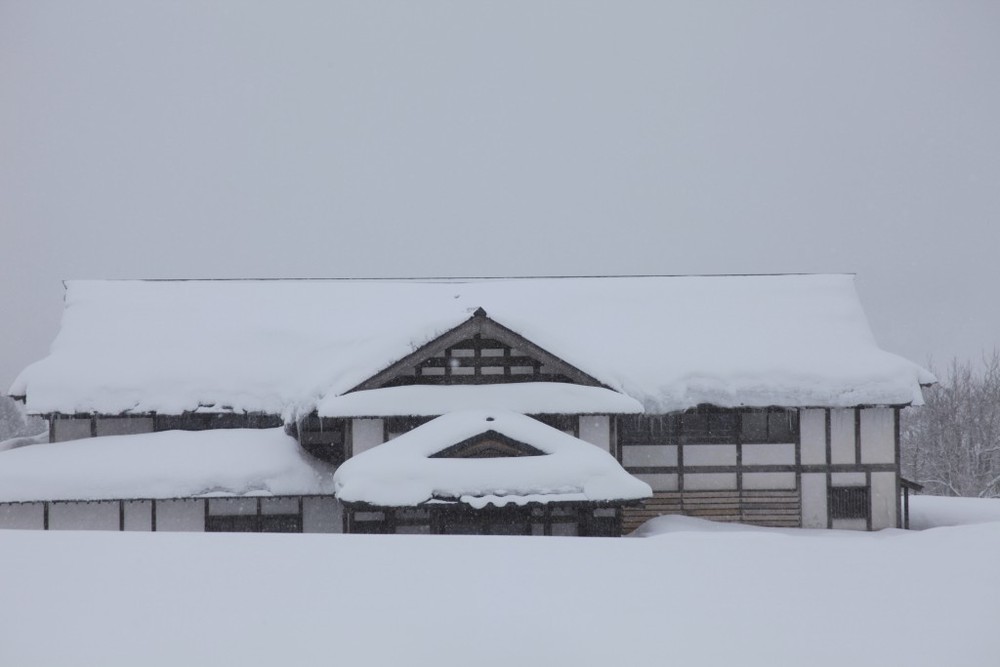 本ツアーの寝泊まり、食事などの拠点となる古民家。