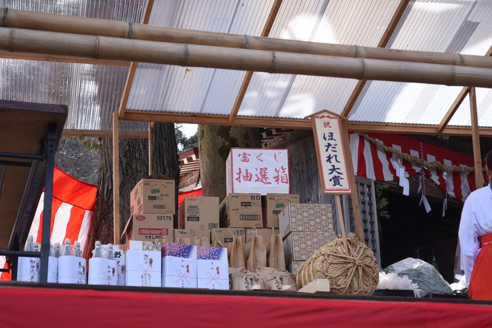 賞品は地元産コシヒカリやミニご神体など。ちなみに特賞を当てたのはカナダ出身の方でした。